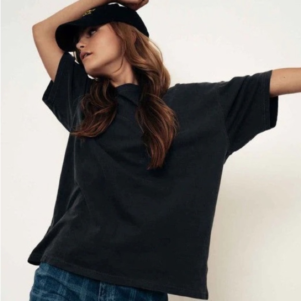 Oversized basic black tee